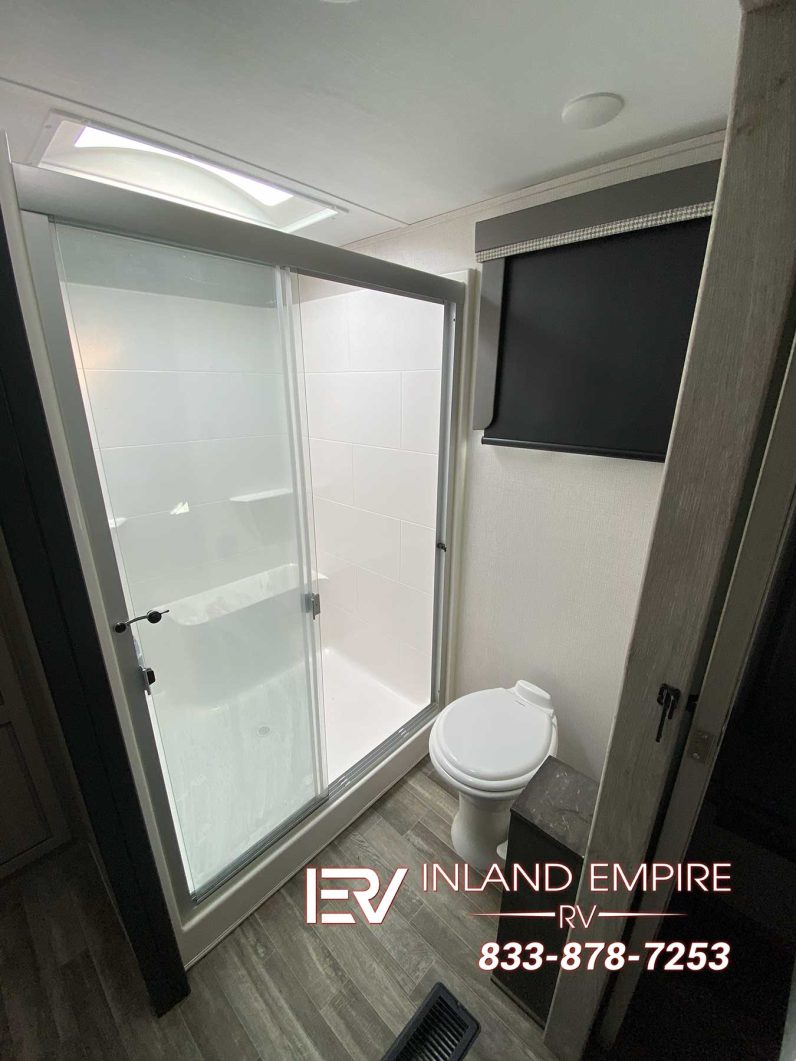 
								2022 Keystone Alpine 3712KB full									