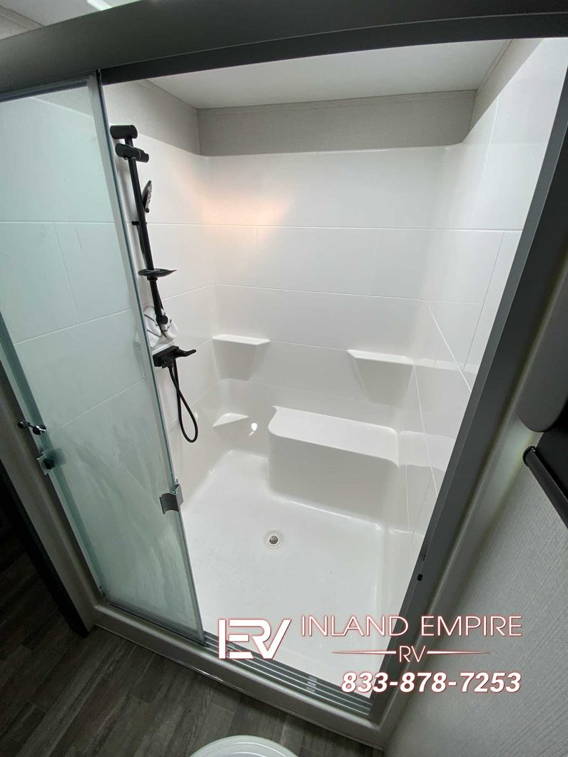 
								2022 Keystone Alpine 3712KB full									