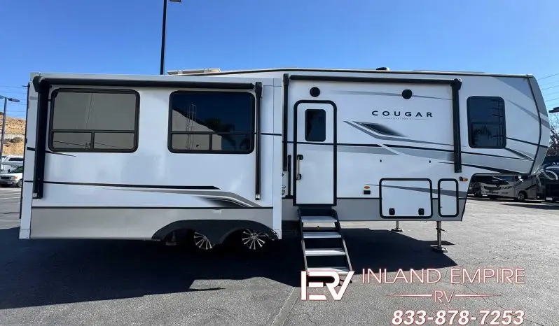 
 2023 Keystone Cougar 290RLS full									