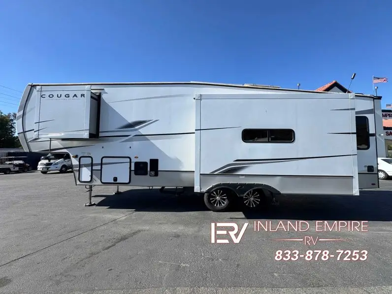 
 2023 Keystone Cougar 290RLS full									