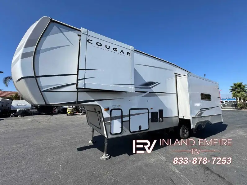
 2023 Keystone Cougar 290RLS full									