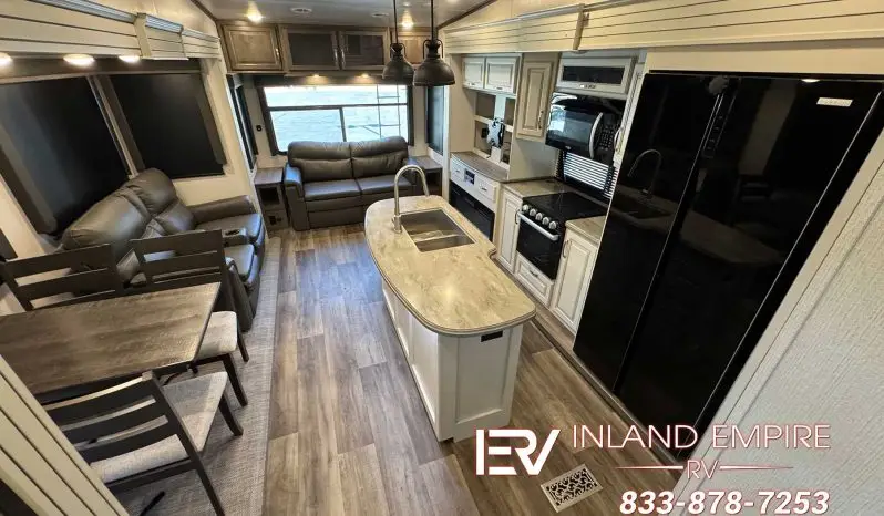 
 2023 Keystone Cougar 290RLS full									