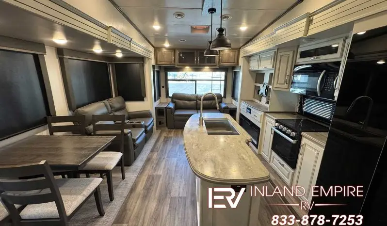 
 2023 Keystone Cougar 290RLS full									