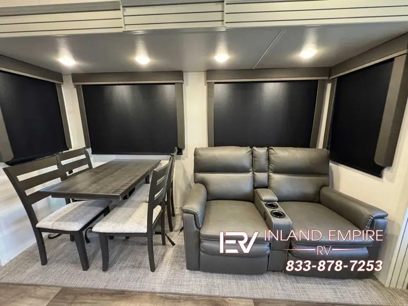 
 2023 Keystone Cougar 290RLS full									