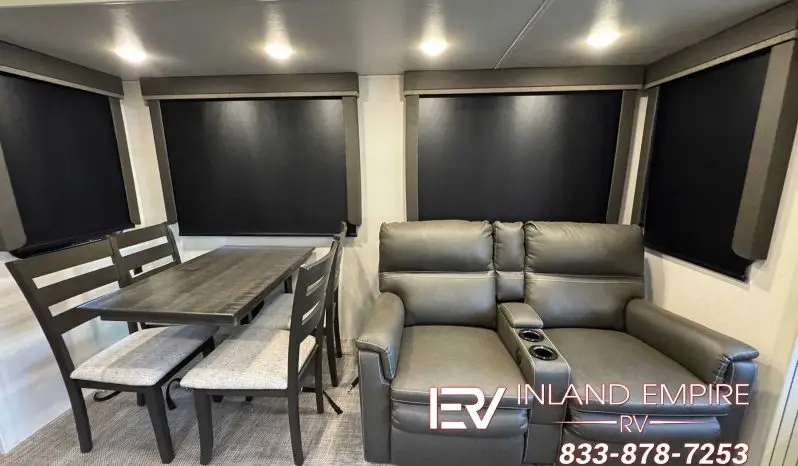 
 2023 Keystone Cougar 290RLS full									