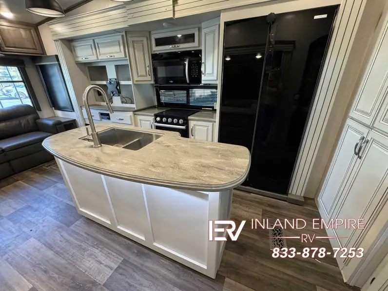 
 2023 Keystone Cougar 290RLS full									