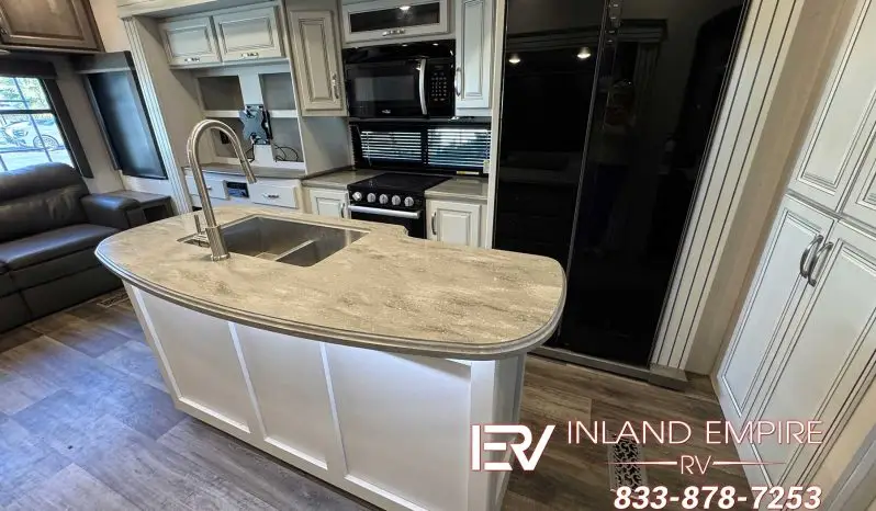 
 2023 Keystone Cougar 290RLS full									