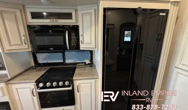 
 2023 Keystone Cougar 290RLS full									