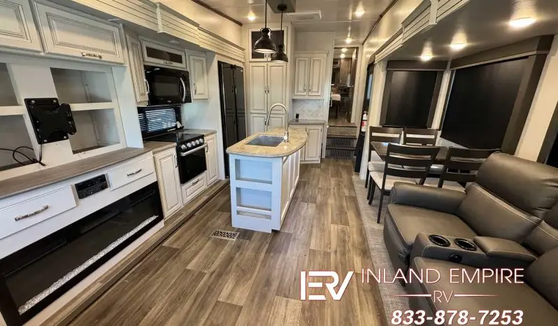 
 2023 Keystone Cougar 290RLS full									