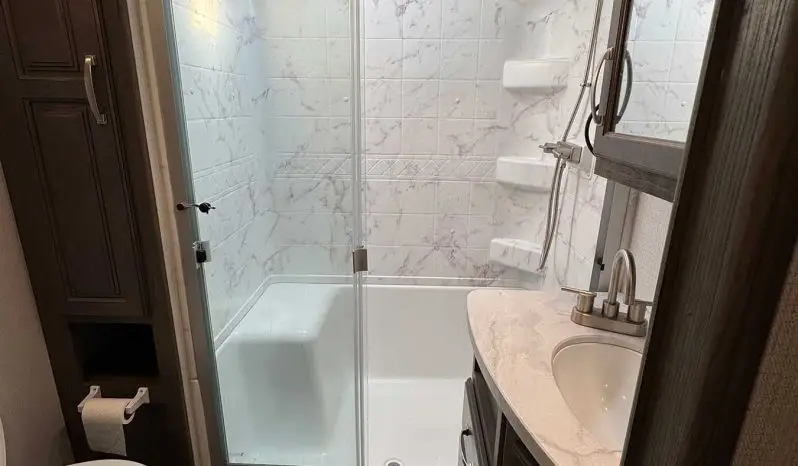 
 2023 Keystone Cougar 290RLS full									