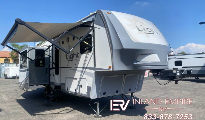 
								Used 2017 Highland Ridge Open Range Light LF297RLS For Sale in Colton CA full									