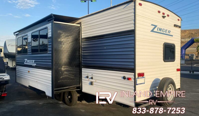 
								2025 Crossroads Zinger Lite 260BH Used Travel Trailer RV For Sale in Colton CA full									