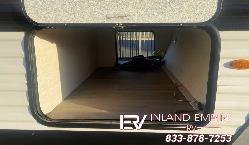 
								2025 Grand Design Transcend Xplor 24BHX Used Travel Trailer RV For Sale in Colton CA full									