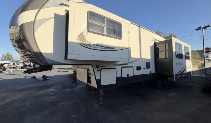
								2019 Keystone Sprinter 3150RLS Used 5th Wheel Trailer RV For Sale in Colton CA full									